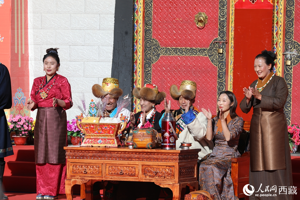 雅砻“村晚”闹新春。人民网记者 吴雨仁摄