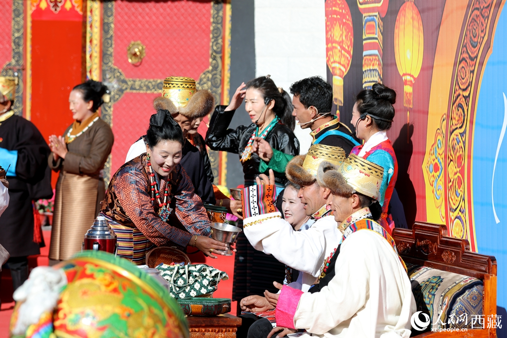 雅砻“村晚”闹新春。人民网记者 吴雨仁摄