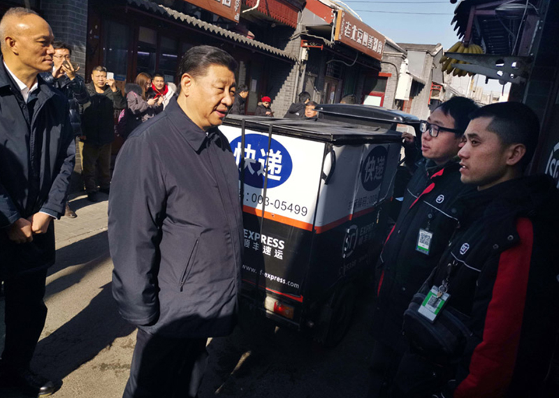 2019年2月1日，习近平总书记在北京看望慰问基层干部群众，在结束前门东区看望慰问乘车返回途中，临时下车来到前门石头胡同的快递服务点，看望仍在工作的“快递小哥”。