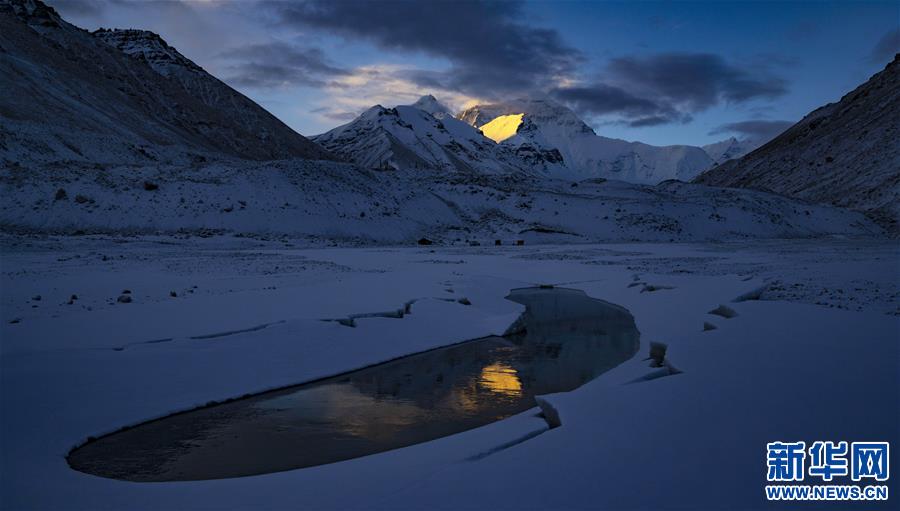 （美丽中国）（1）珠峰脚下“月牙湾”