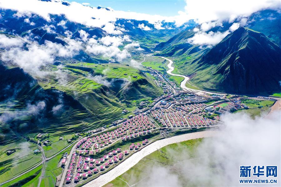 （美丽中国）（4）瞰“藏东秘境”美丽乡村