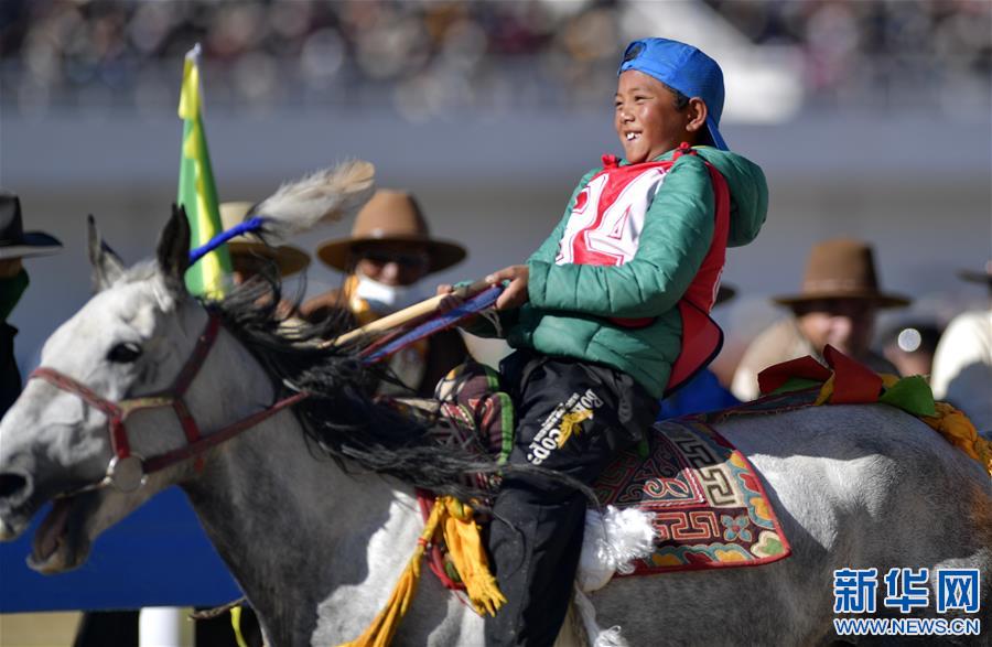 （体育）（7）西藏那曲：骏马驰骋赛马场