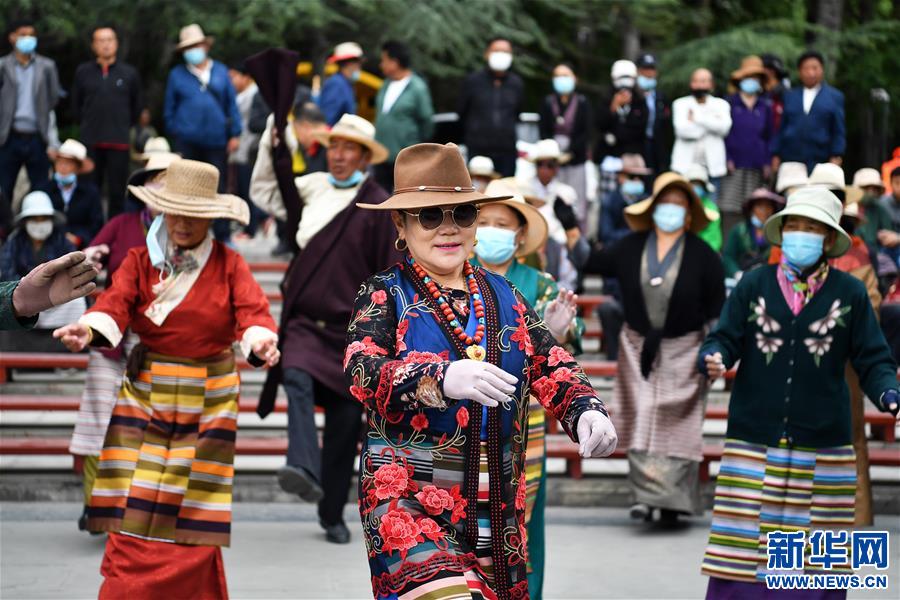 （新华视界）（2）宗角禄康公园里的欢乐锅庄舞