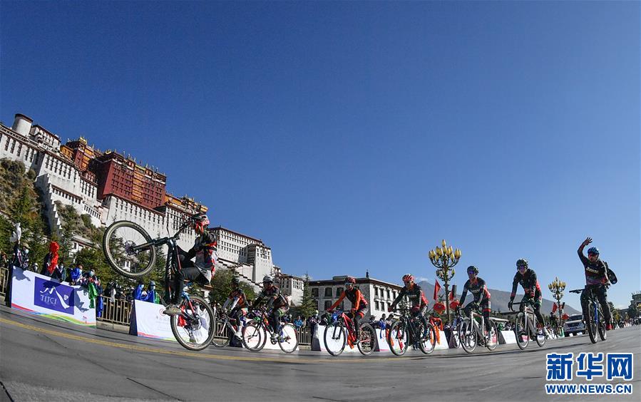 （体育）（4）自行车——第三届跨喜马拉雅自行车极限赛在拉萨完赛