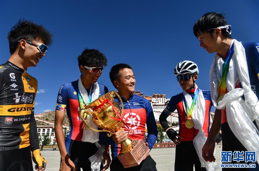 （体育）（5）自行车——第三届跨喜马拉雅自行车极限赛在拉萨完赛