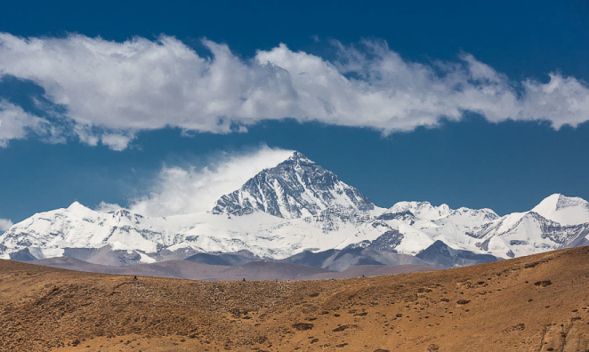 图为珠穆朗玛峰 摄影：赵耀.jpg