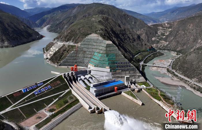 航拍巴塘水电站壮丽景色